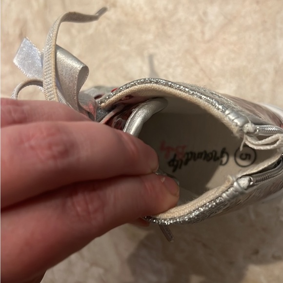 Ground Up Baby  Toddler Girls size 5 Fashion Sneaker - Picture 4 of 4